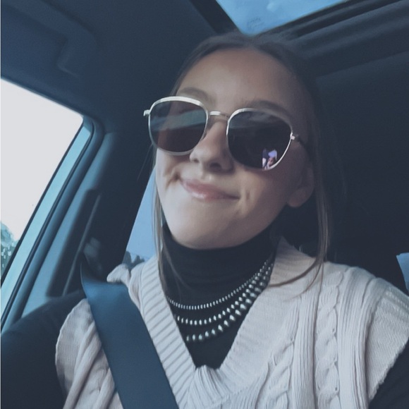 Meet your Posher, Haley - Picture 1 of 1